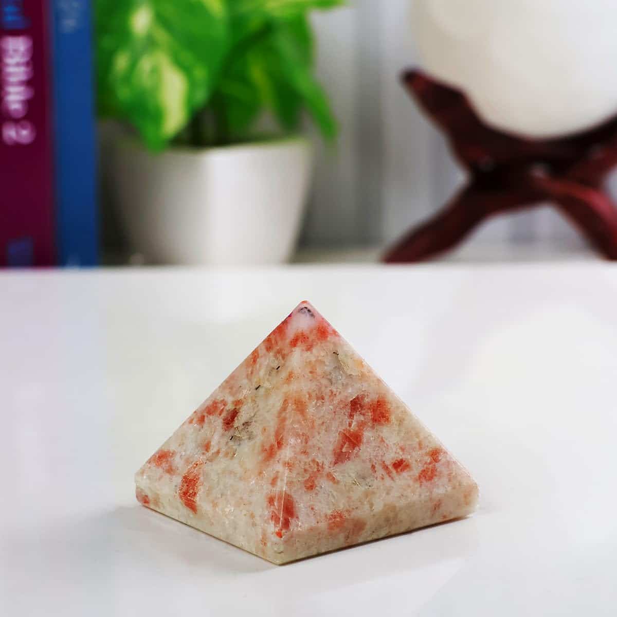 Sunstone Small Pyramid (10-20 Gm)